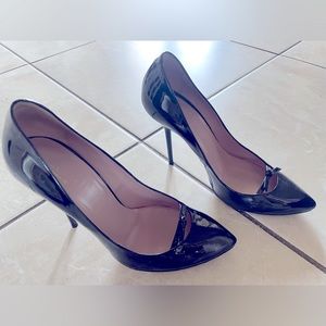 Authentic black Gucci pumps. Light wear. Comes with shoe bag and box.